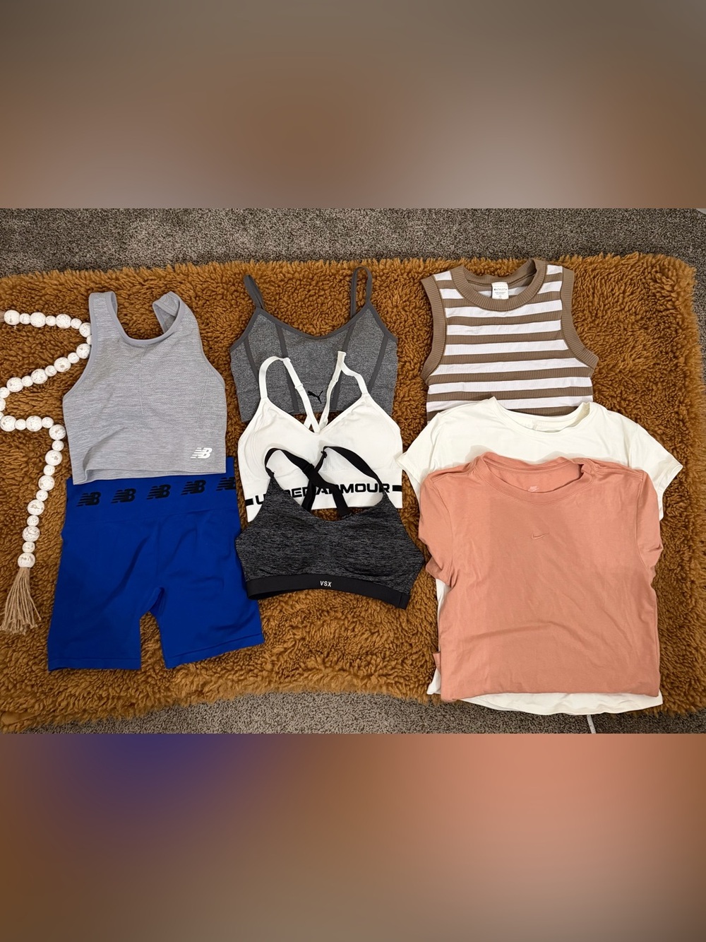 Lot: 8 Pieces of Active wear